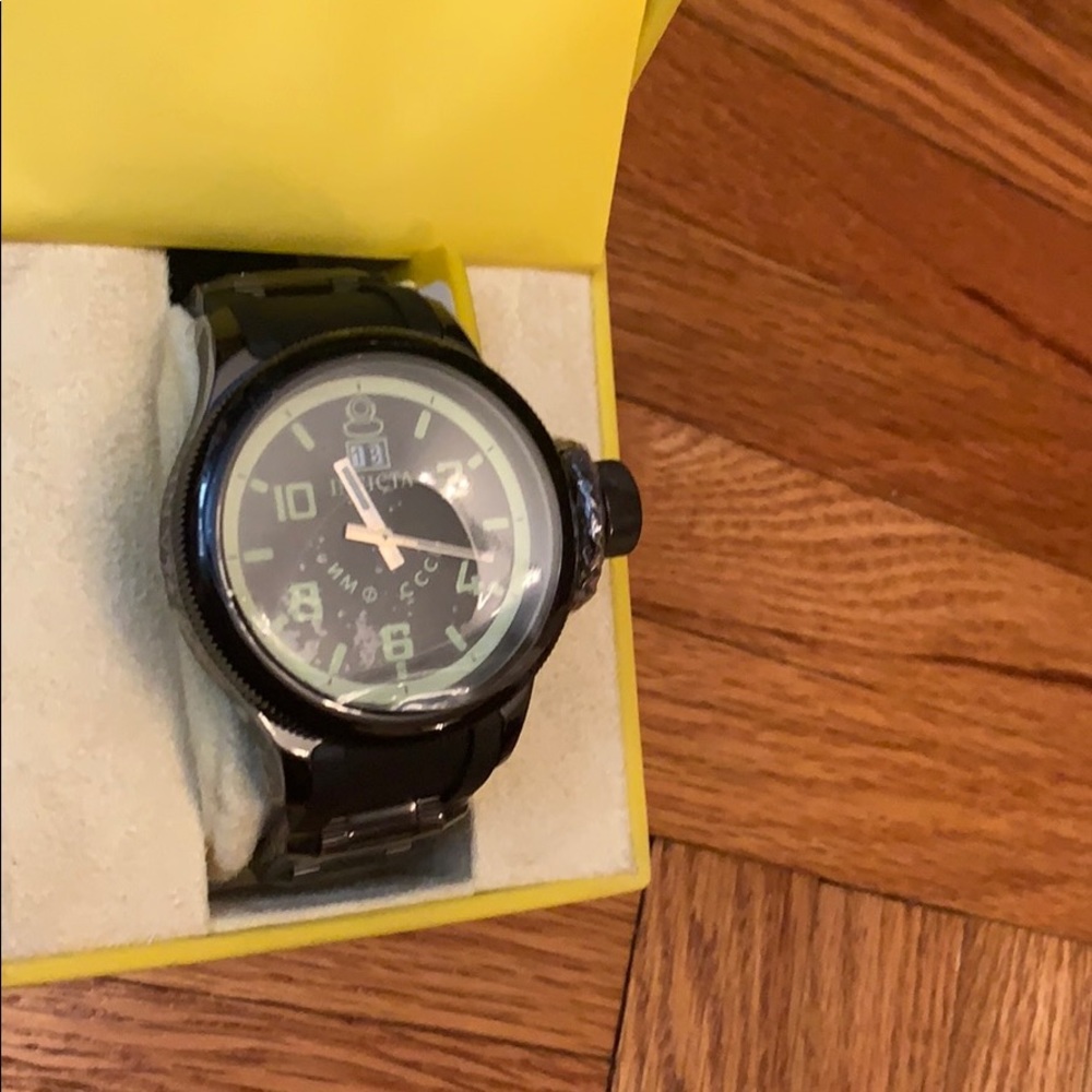 100 percent authentic brand new invicta divers - Picture 3 of 7